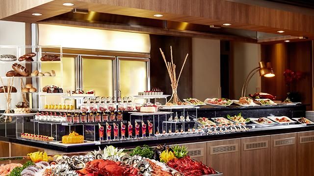 1-FOR-1 Weekend Seafood Buffet at Café Mosaic (++/pax*) from now till 31 Dec 2022